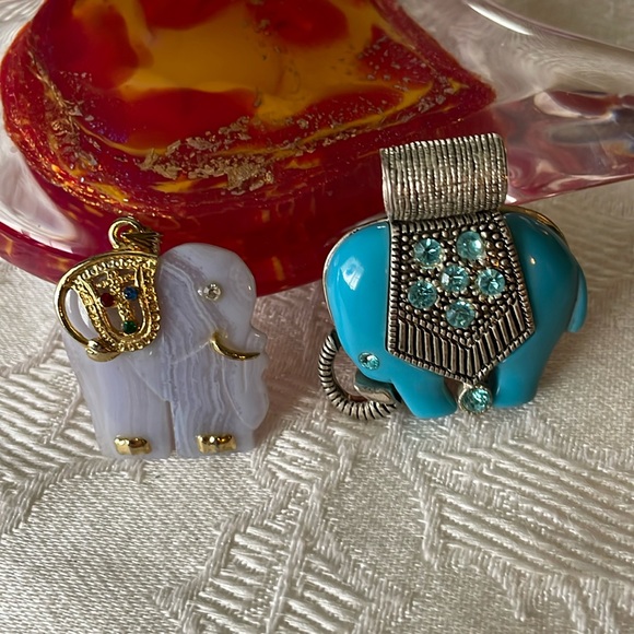 Pair of Elephant Pendants Pachyderm Theme Jewelry - Picture 1 of 5